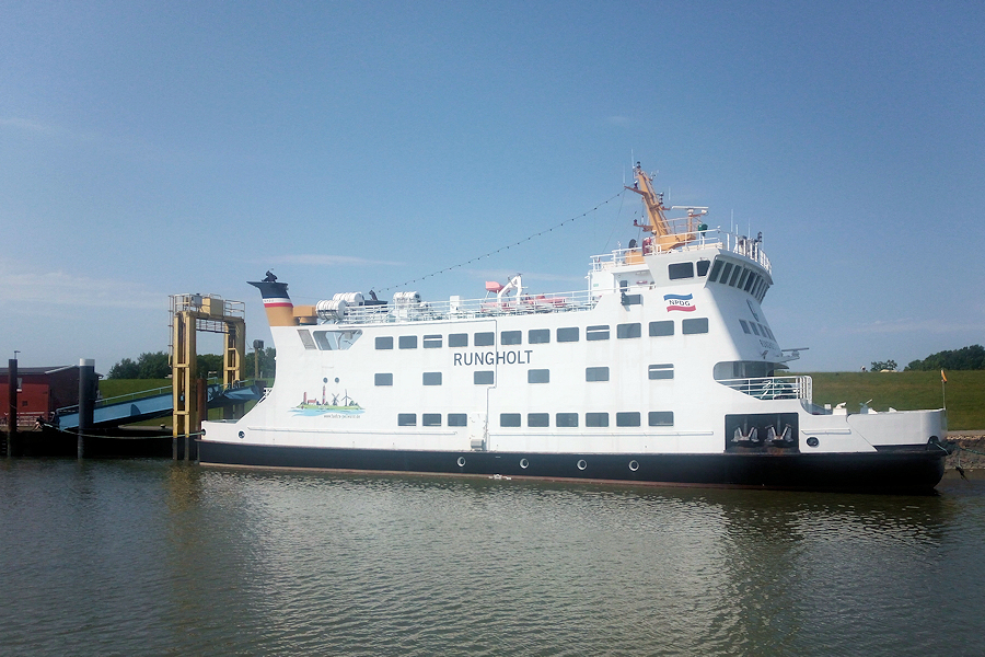 Fährschiff "Rungholt" im Hafen von Tammensiel